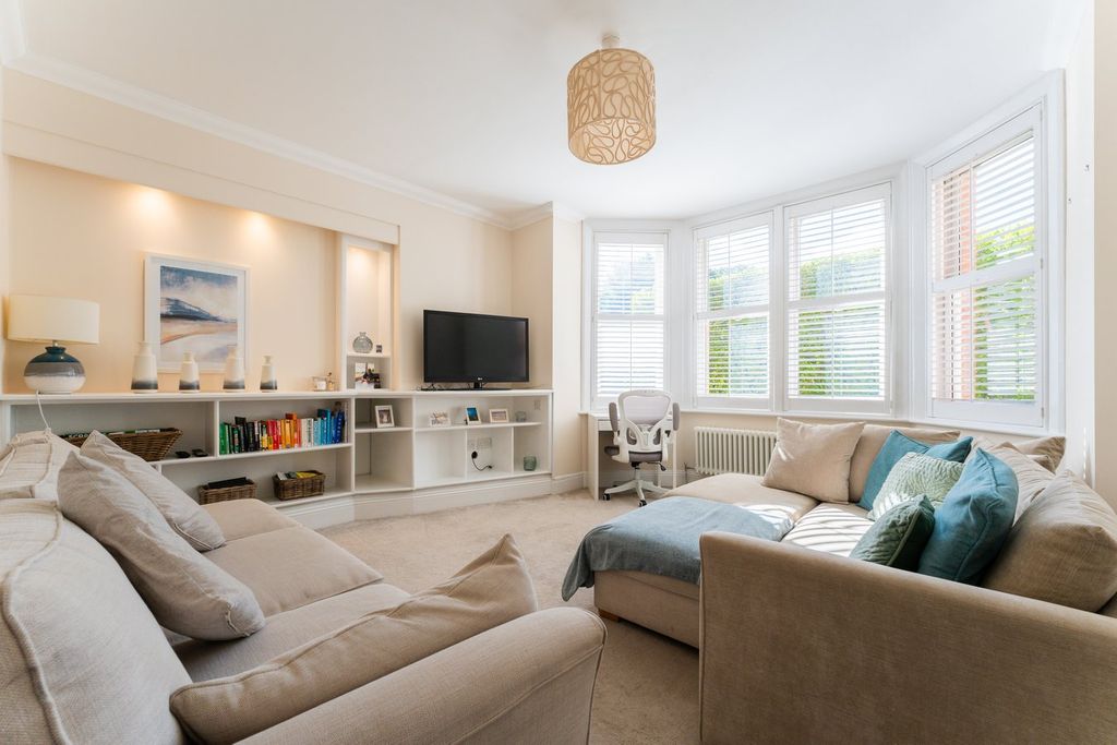 Property photo 2 of 17