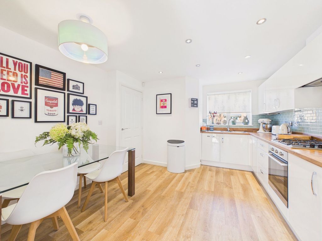 Property photo 2 of 14 Kitchen