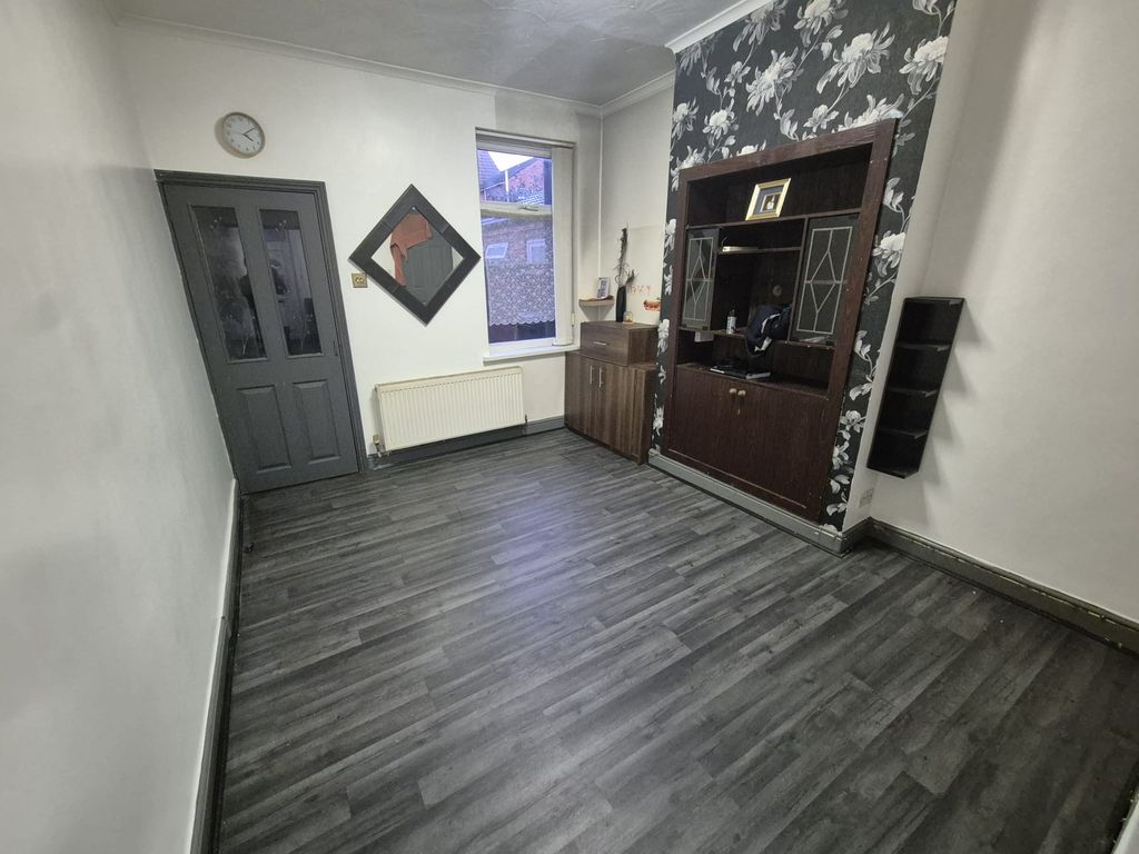 Property photo 3 of 10 Dining Room