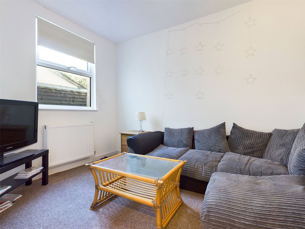 Property photo 2 of 11 Lounge