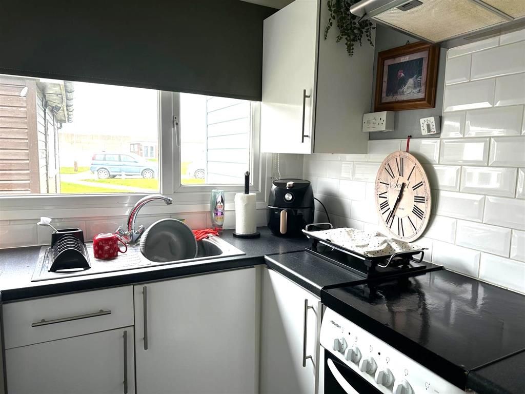 Property photo 3 of 8 Kitchen