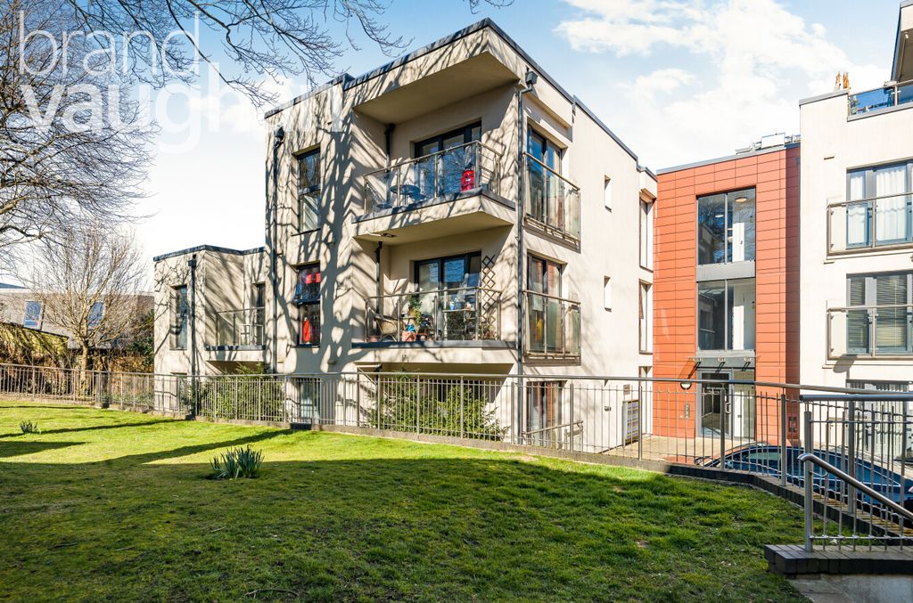 Property photo 1 of 10 External