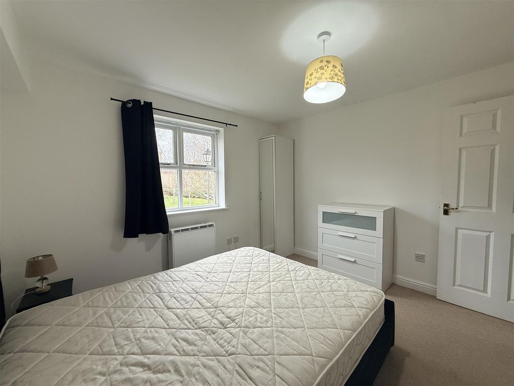 Property photo 3 of 13 Bedroom 1