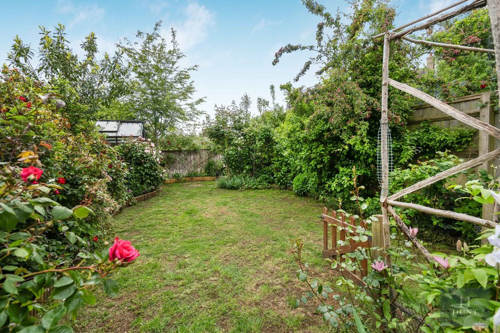 Property photo 2 of 30 Gardens