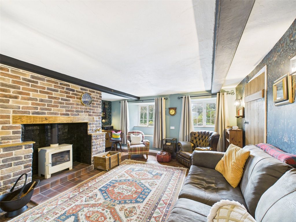 Property photo 2 of 16 Lounge