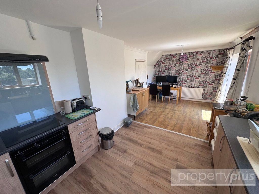 Property photo 2 of 15 Picture No. 12