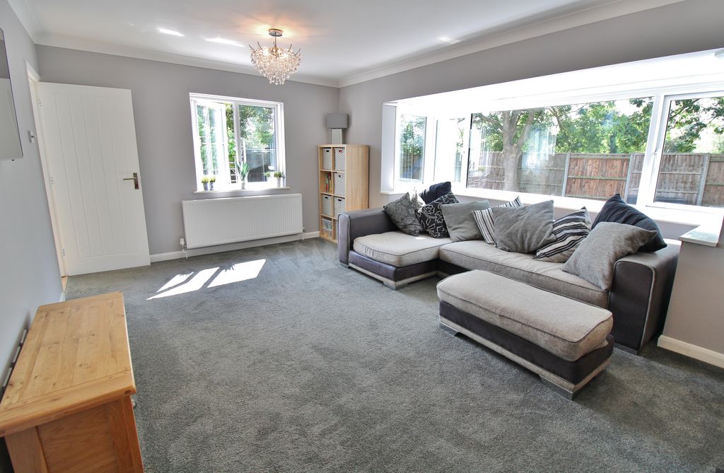 Property photo 3 of 33