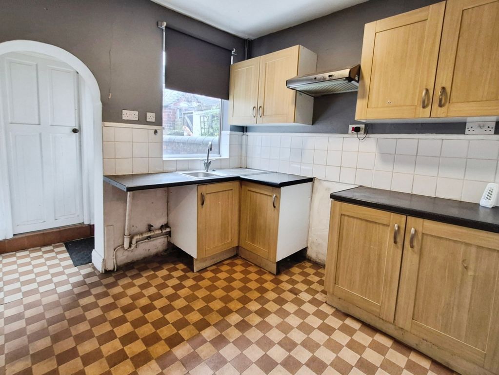 Property photo 3 of 16 Kitchen