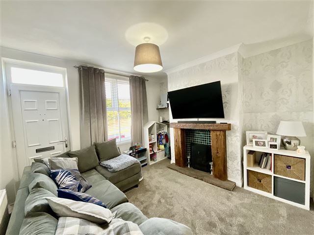 Property photo 2 of 19 Lounge