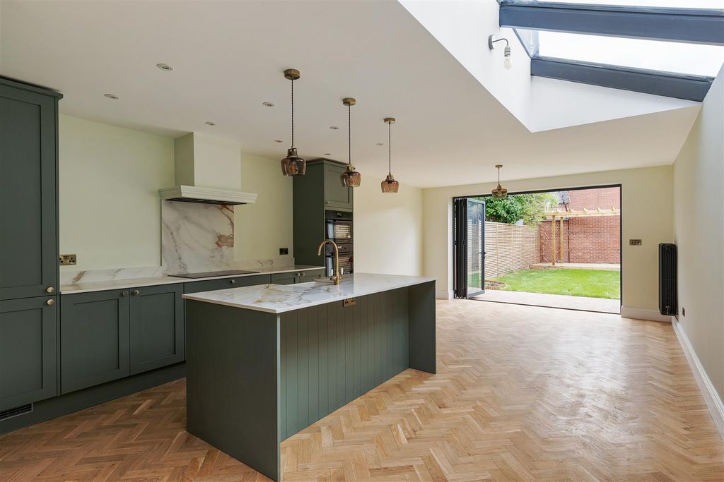 Property photo 3 of 52 Brooke Road, E17