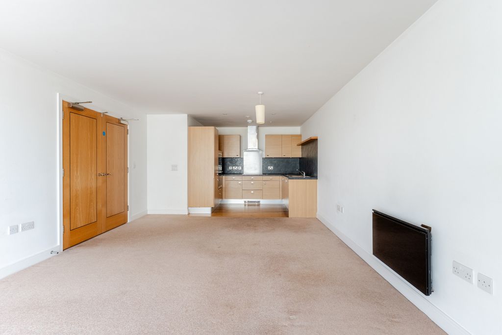 Property photo 1 of 12 Photo 6