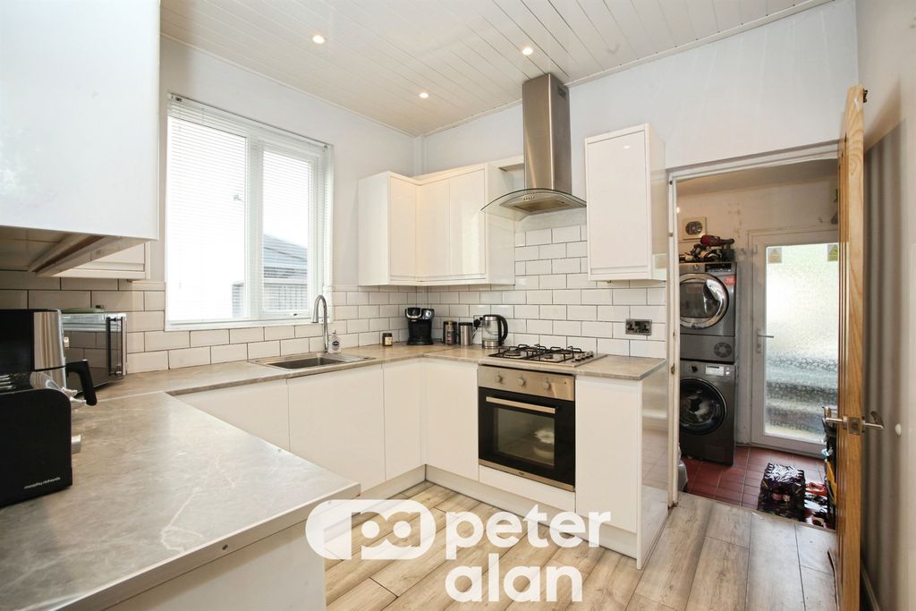 Property photo 2 of 22