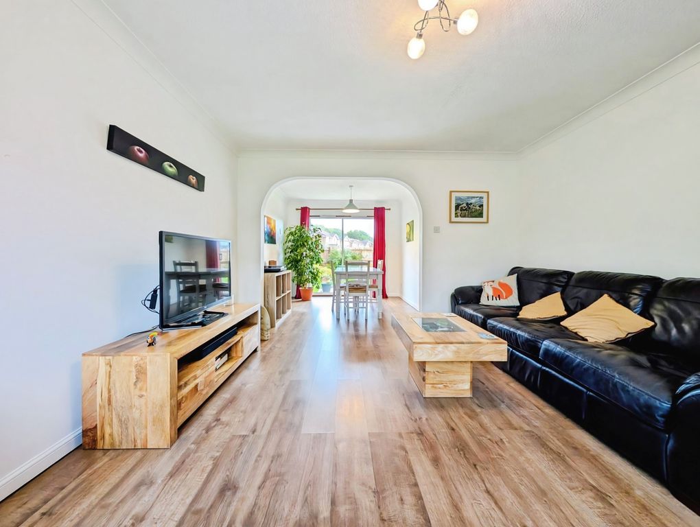 Property photo 2 of 30 Living Room / Dining