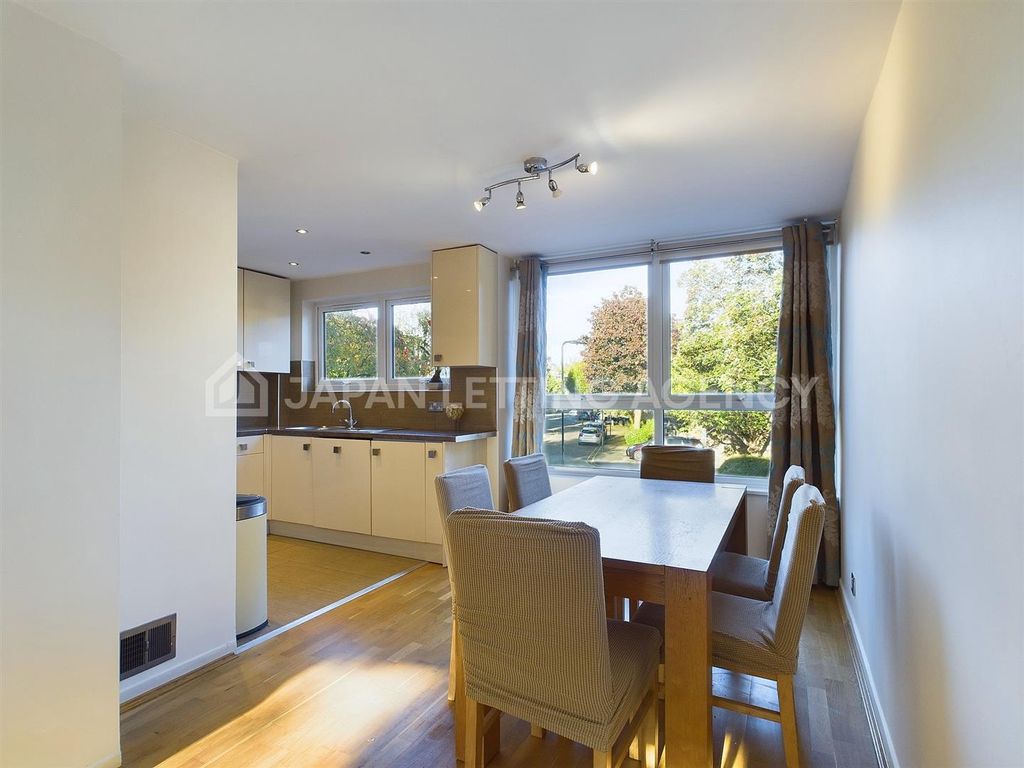 Property photo 3 of 20 Cam02206G0-Pr0039-Still003.Jpg