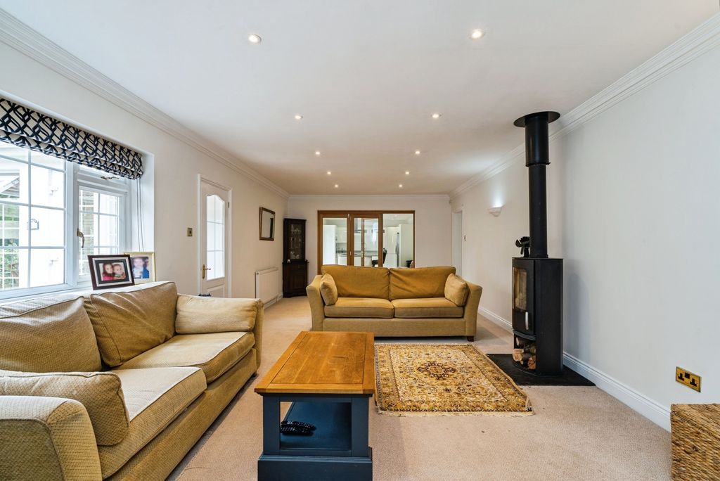 Property photo 3 of 24 Pbox-Img.Jpg