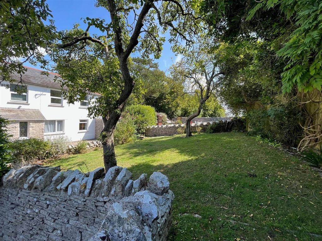 Property photo 2 of 19 4163 Communal Gdns.Jpg