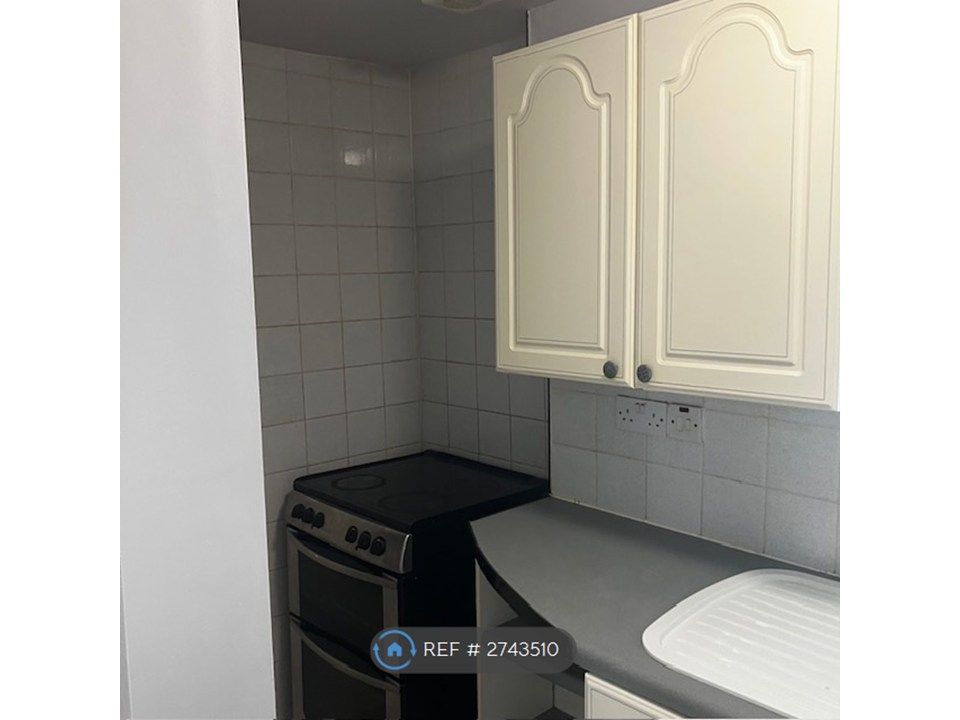 Property photo 3 of 11 Kitchen