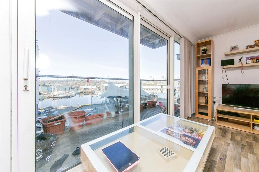 Property photo 3 of 11