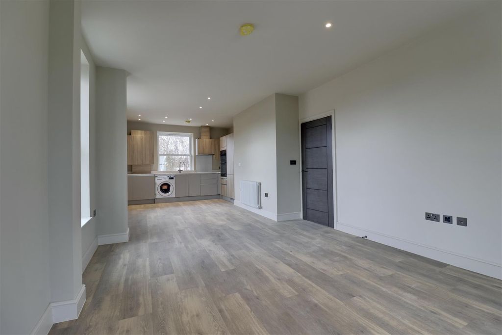 Property photo 2 of 24 7D66Cdd9-48Fd-4A68-Bc40-45Df226E5513_1_201_A.Jpeg