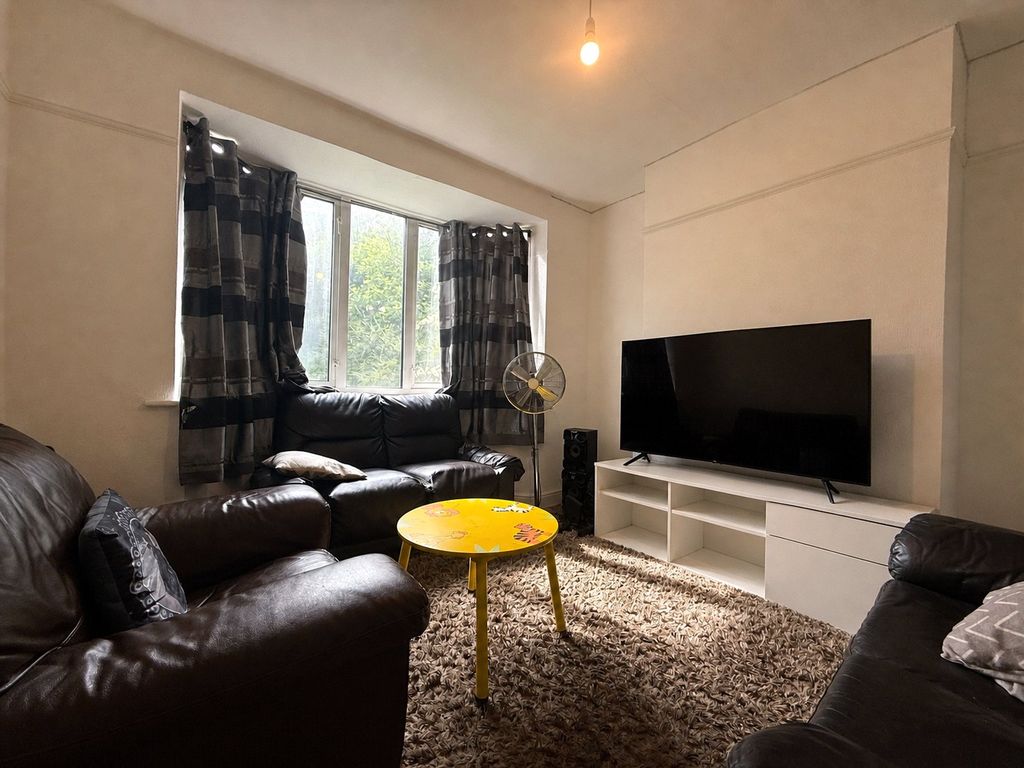 Property photo 3 of 17 Picture No. 33