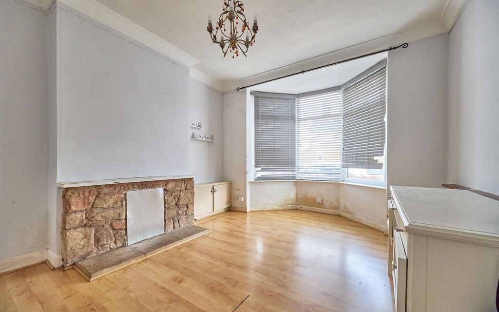 Property photo 3 of 10 Lounge To Front