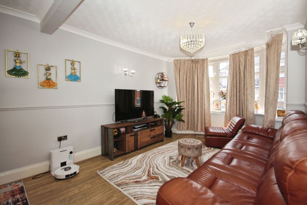 Property photo 2 of 17 Photo