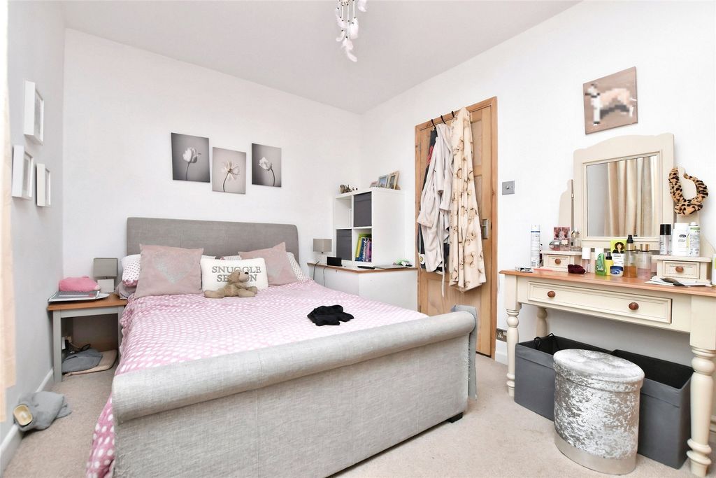 Property photo 2 of 12 Bedroom