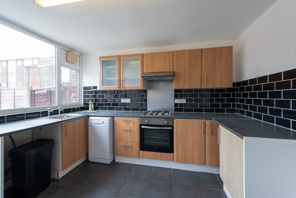 Property photo 3 of 16 15-57 Fort Cumberland Road 17-06-26