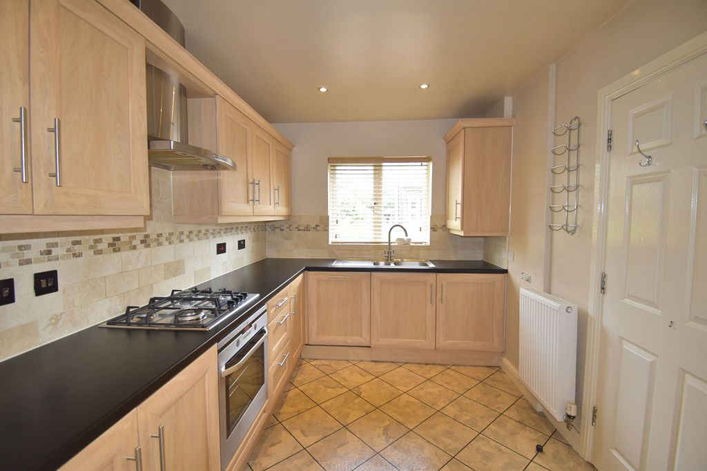 Property photo 2 of 21 Kitchen