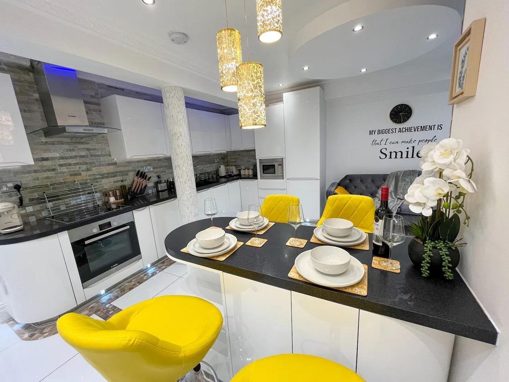 Property photo 1 of 8 Kitchen