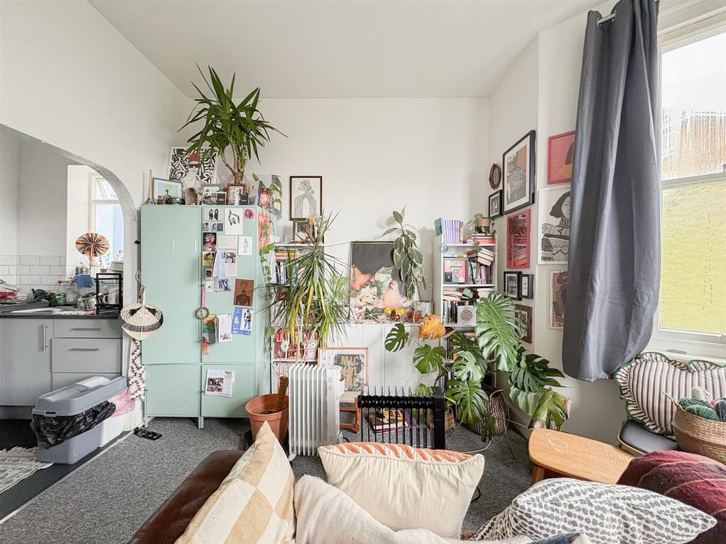 Property photo 3 of 15 7-Img_3073.Jpg