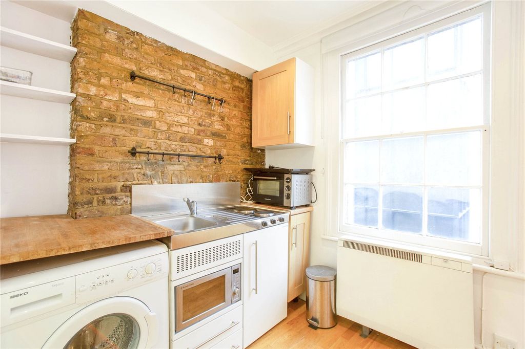 Property photo 3 of 9 Kitchen