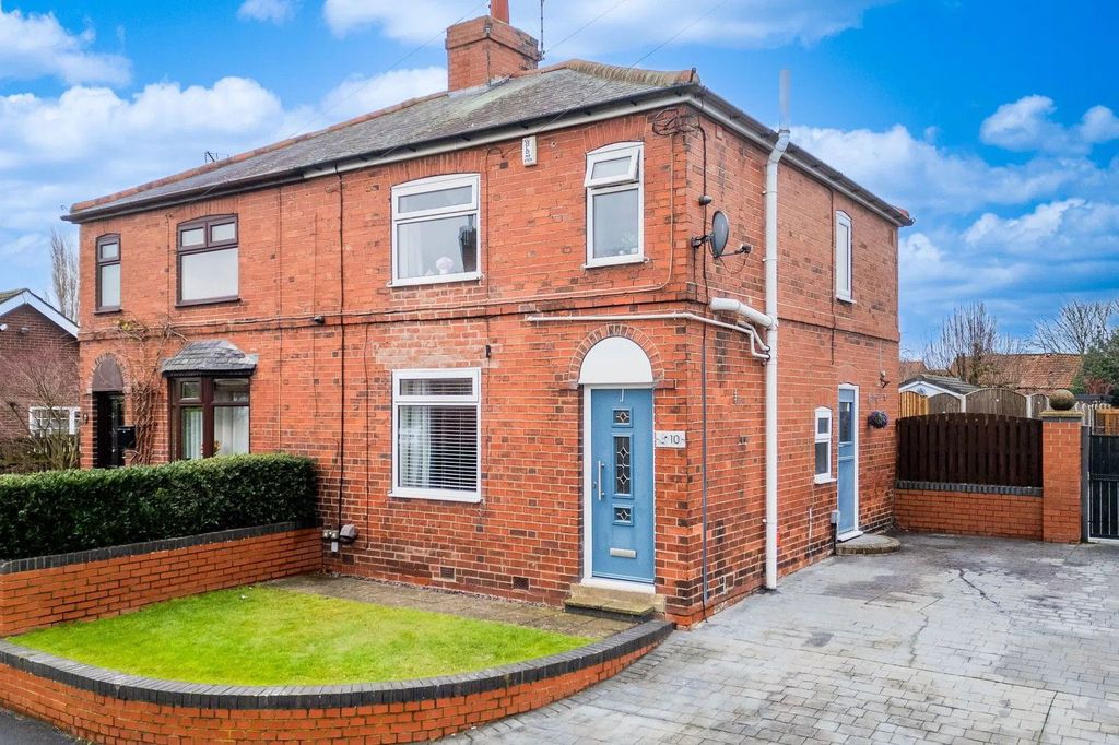 Property photo 1 of 33