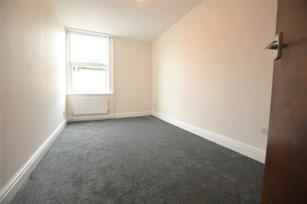 Property photo 2 of 7 Picture No. 30