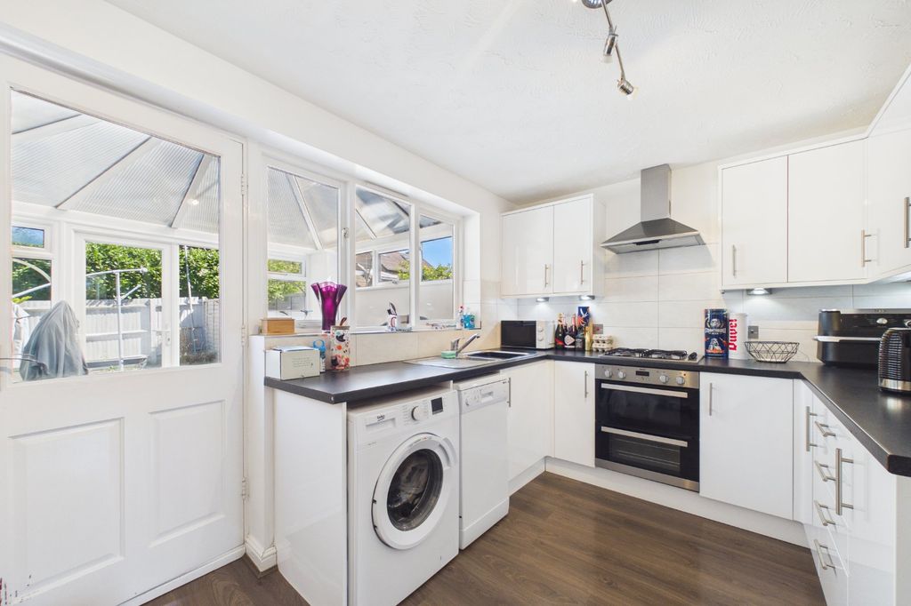 Property photo 2 of 11 Picture No. 16