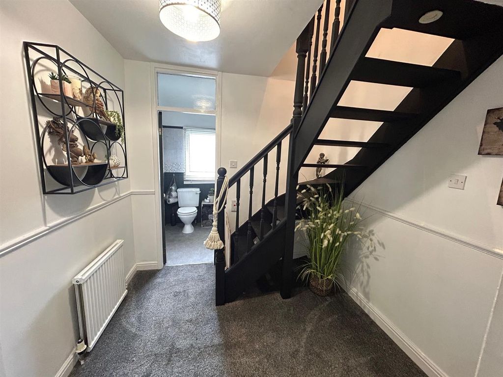 Property photo 2 of 11 Hall.Jpg