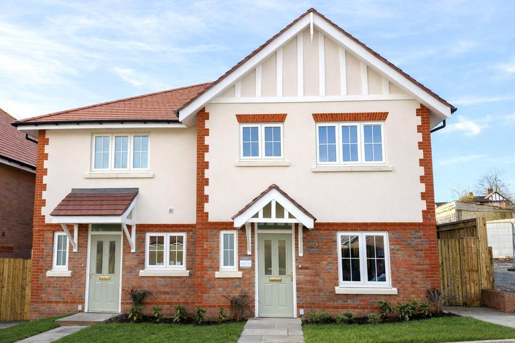 Property photo 1 of 8 External