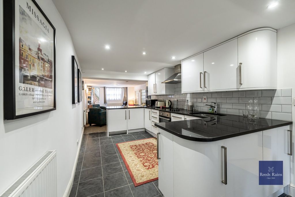 Property photo 2 of 12 Kitchen