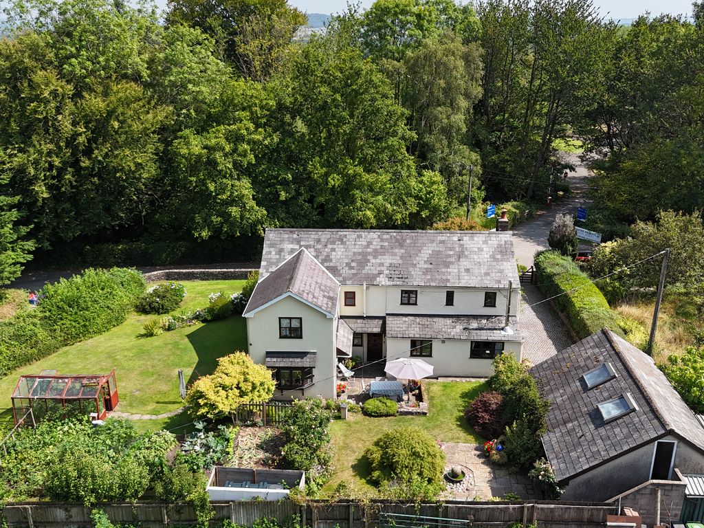Property photo 2 of 42