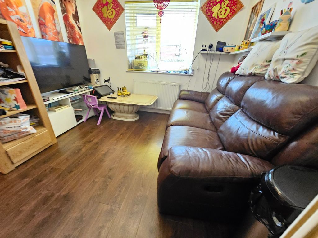 Property photo 3 of 32 20251114_105759