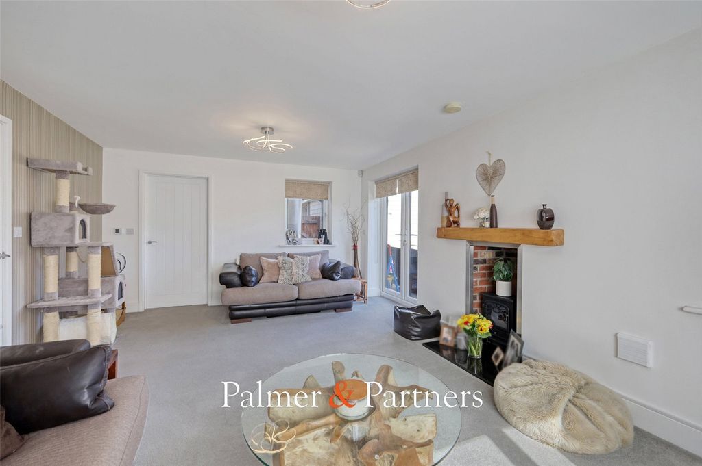 Property photo 2 of 34 Picture No. 17