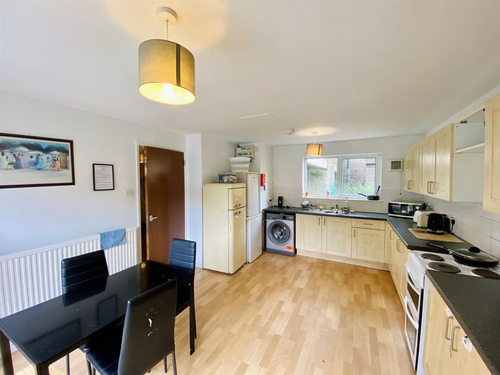 Property photo 2 of 13 Kitchen 2.Jpg