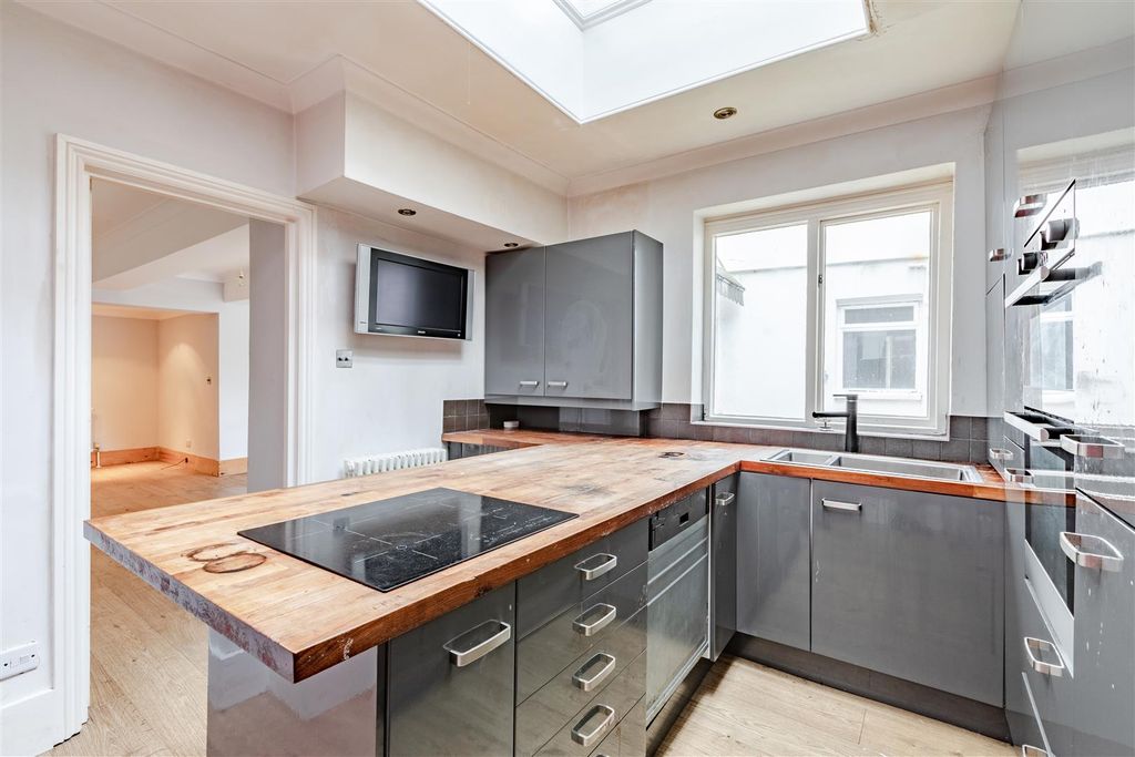 Property photo 3 of 15 Kitchen