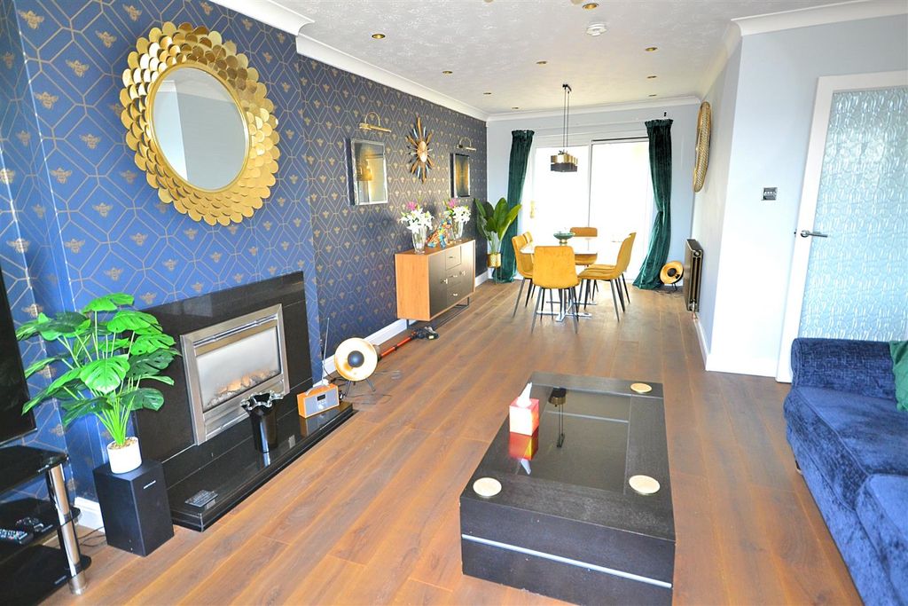 Property photo 2 of 28 79.Png