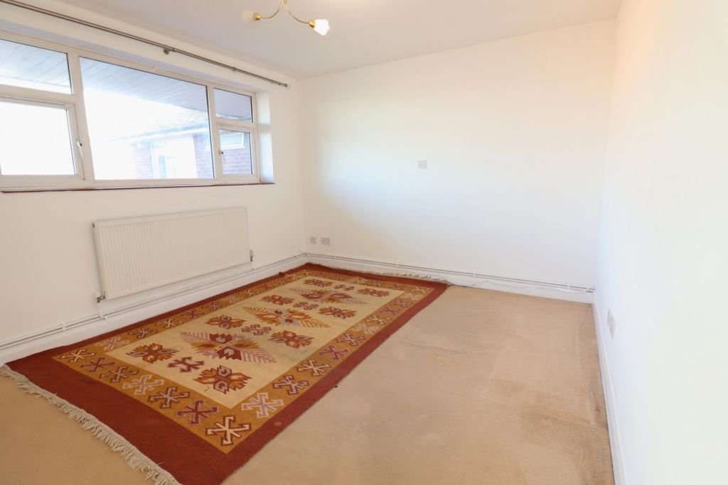 Property photo 3 of 8 2 Bedroom Flat For Rent