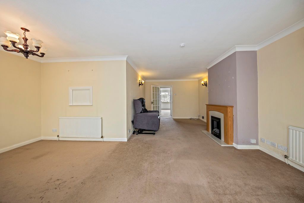 Property photo 3 of 20 Living / Dining Room