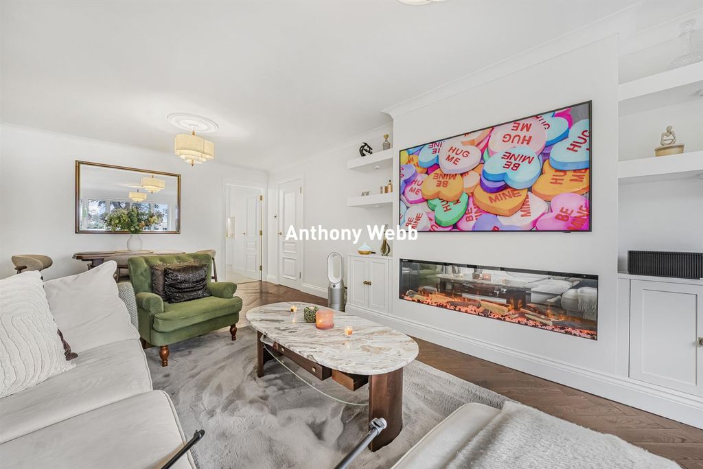 Property photo 1 of 18 Reception