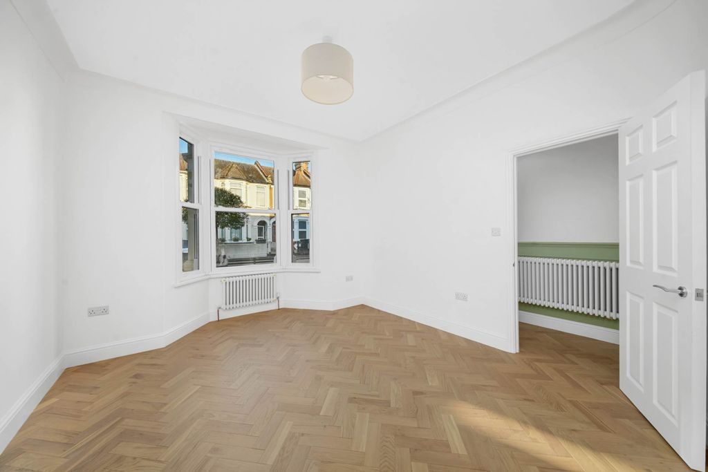 Property photo 2 of 26