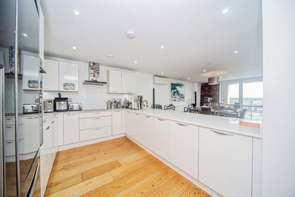 Property photo 3 of 23 Pbox-Img.Jpg