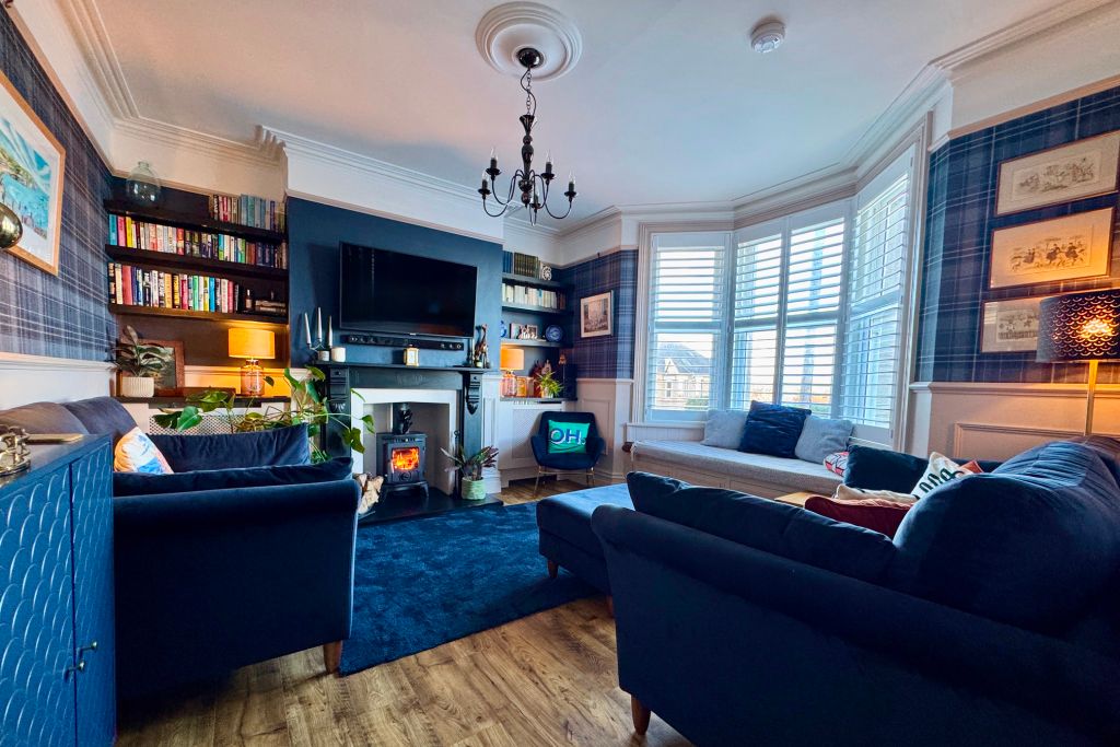 Property photo 3 of 22 Living Room